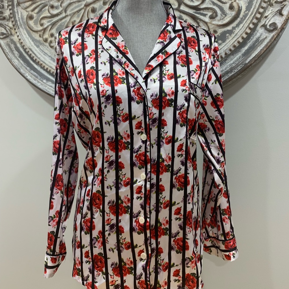 Victorias Secret 2 Piece Satin Pajama Set LG/Short